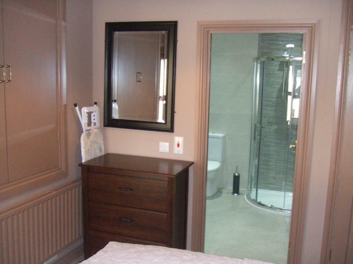 The Dundrum Inn Ньюкасл Екстер'єр фото